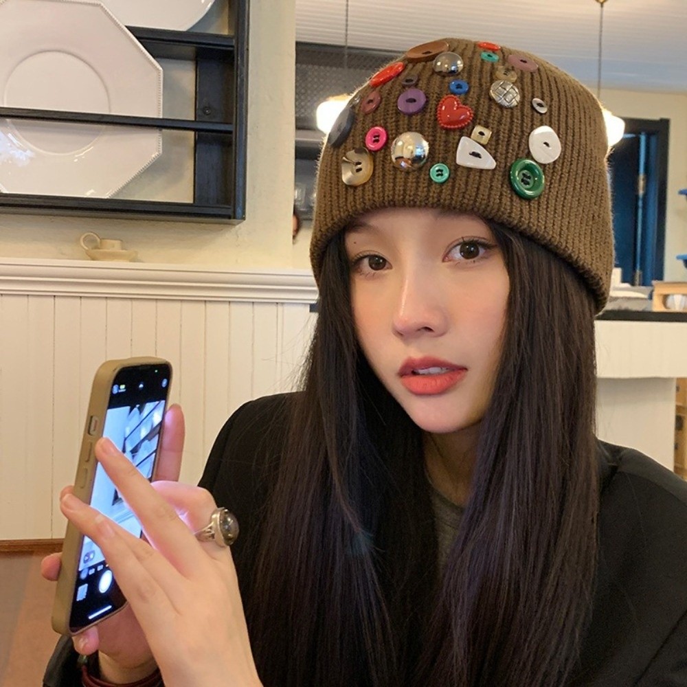 Colorful Button Beanie Hat Irr - đánh giá và giá Beanie Cuffed Knit
